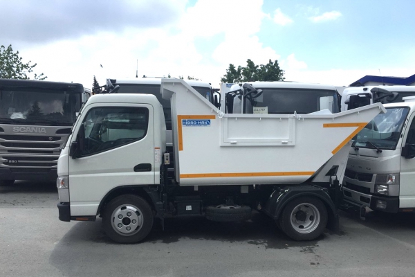 FUSO CENTER 4.7 chở rác