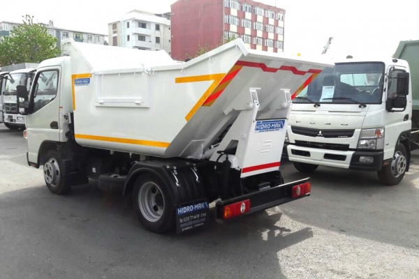 FUSO CENTER 4.7 chở rác