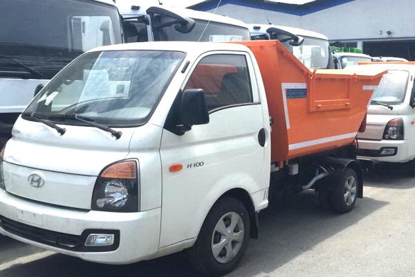 HYUNDAI H150 chở rác