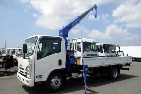 ISUZU NMR85HE4 gắn cẩu Tadano 3 tấn