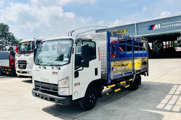 ISUZU QKR QMR thùng mui bạt bửng nâng