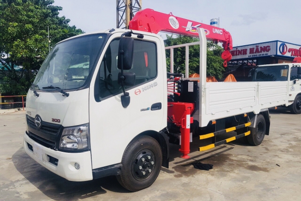 HINO XZU gắn cẩu Unic 3 tấn