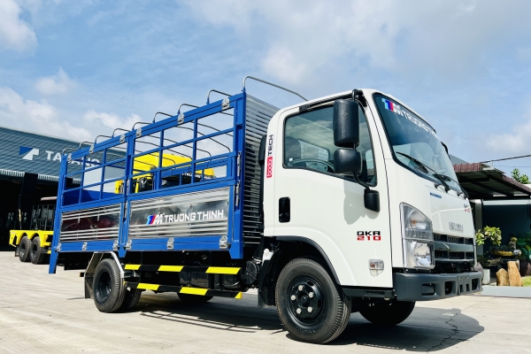 ISUZU QKR QMR thùng mui bạt bửng nâng