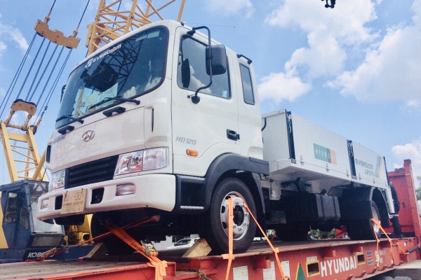 HYUNDAI HD120 bơm bê tông ngang