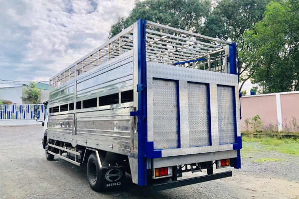 ISUZU FRR chở heo 2 tầng