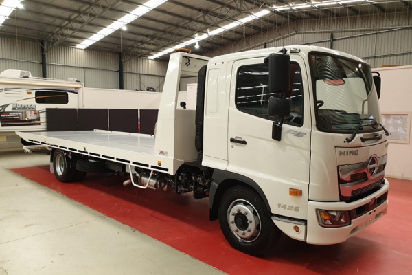 HINO FC kéo & chở xe ôtô