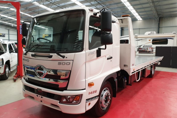 HINO FC kéo & chở xe ôtô