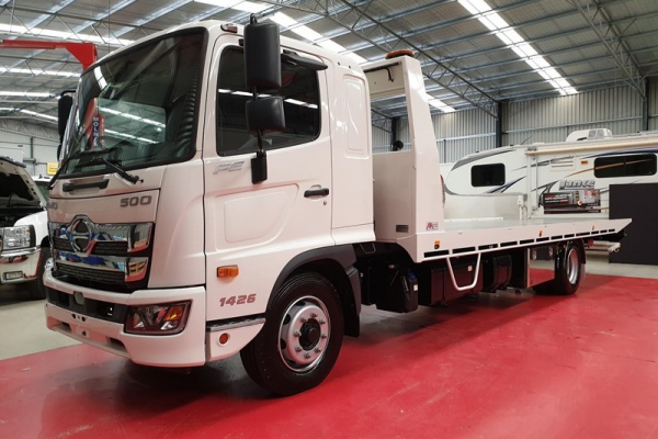 HINO FC kéo & chở xe ôtô