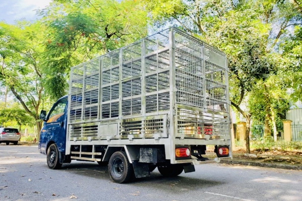 HYUNDAI H150 Chở gà lồng