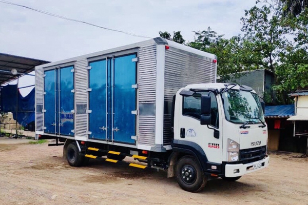 ISUZU FRR thùng kín 4 cửa hông