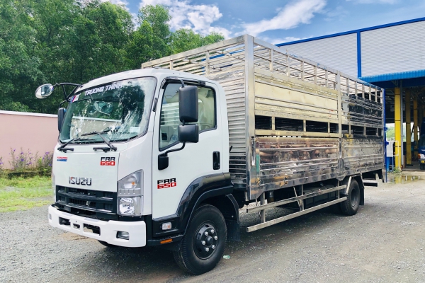 ISUZU FRR chở heo 2 tầng