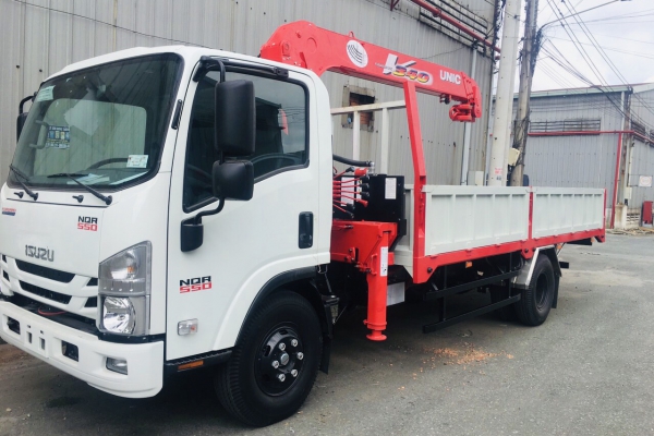 ISUZU NQR 550 gắn cẩu thước 3 tấn