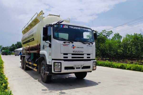 ISUZU FVM Bồn chở cám thổi khí