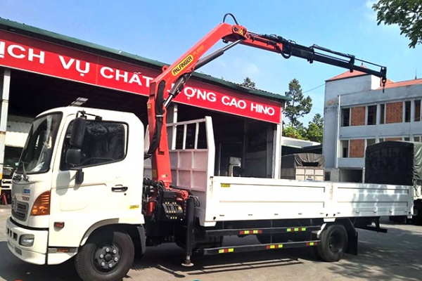 HINO FC gắn cẩu gập 3 tấn