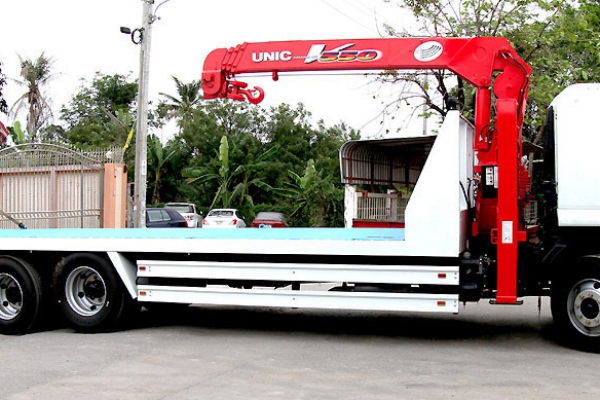 ISUZU FVM - UNIC UR-V554 chở xe cơ giới