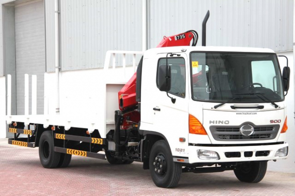 HINO FC gắn cẩu gập 3 tấn