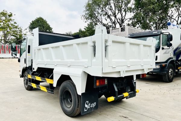 ISUZU NQR75HE4 -  ( tự đổ)