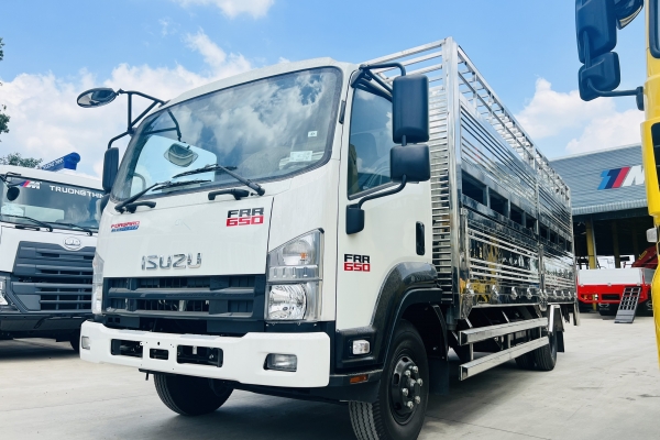 ISUZU FRR chở heo 2 tầng