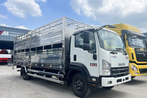 ISUZU FRR chở heo 2 tầng