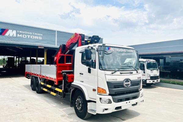 XE HINO 3 CHÂN GẮN CẨU 8 TẤN