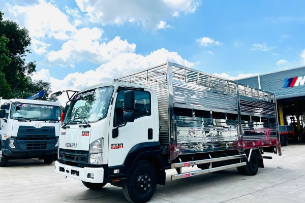 ISUZU FRR chở heo 2 tầng