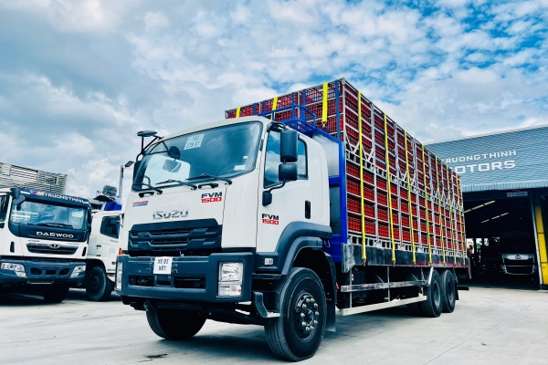 ISUZU FVM 6x4 chở gia cầm